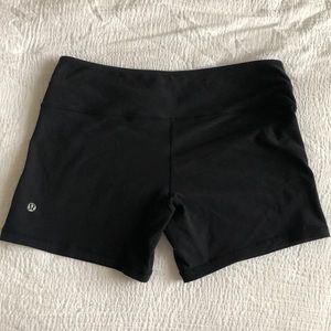 Lululemon reversible 4” bike/yoga shorts